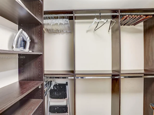 1200 Brickell Bay Dr # 2217, Miami FL 33131