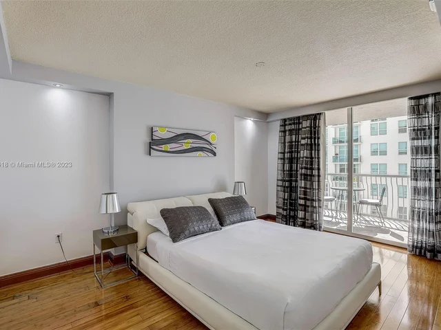 1200 Brickell Bay Dr # 2217, Miami FL 33131