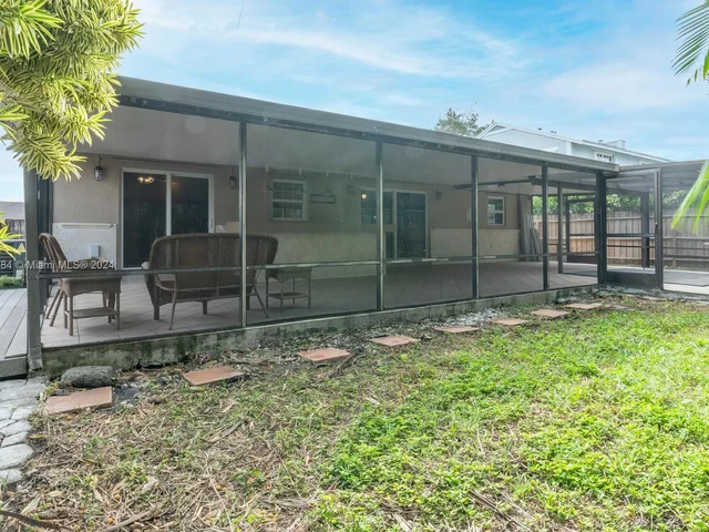 1279 N Fieldlark Ln, Homestead FL 33035