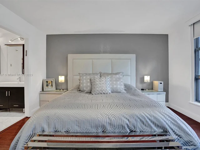 3500 Mystic Pointe Dr # 308, Aventura FL 33180