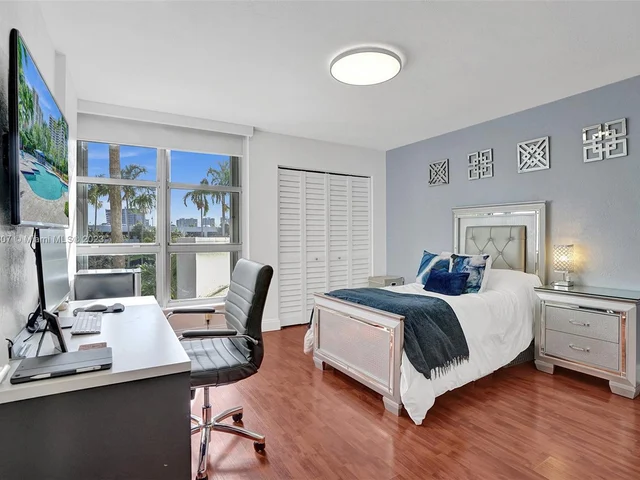 3500 Mystic Pointe Dr # 308, Aventura FL 33180