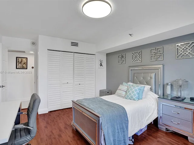 3500 Mystic Pointe Dr # 308, Aventura FL 33180