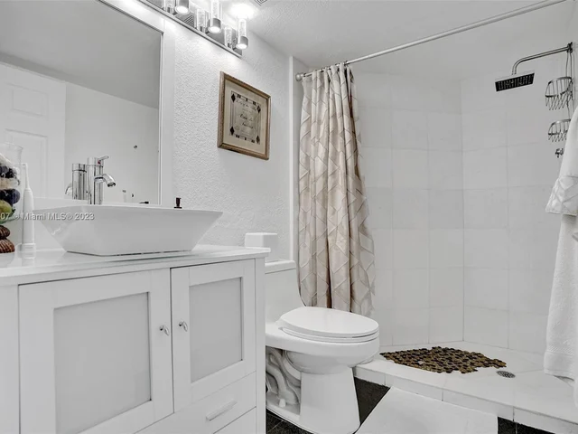 3500 Mystic Pointe Dr # 308, Aventura FL 33180