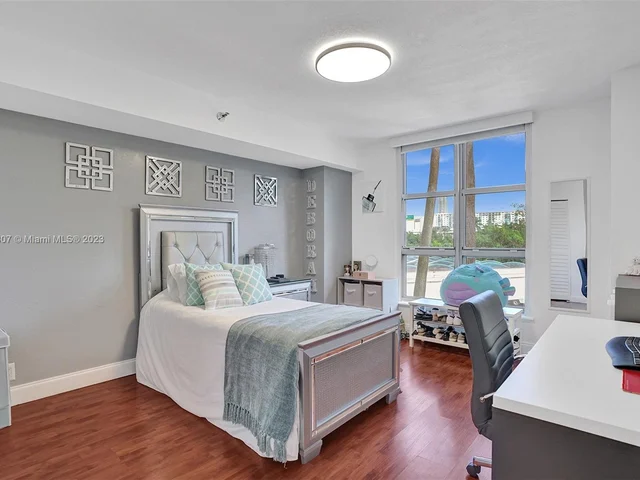 3500 Mystic Pointe Dr # 308, Aventura FL 33180