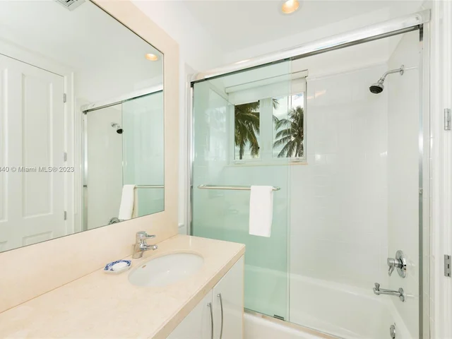 1095 Mariner Dr, Key Biscayne FL 33149