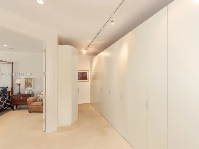 1095 Mariner Dr, Key Biscayne FL 33149