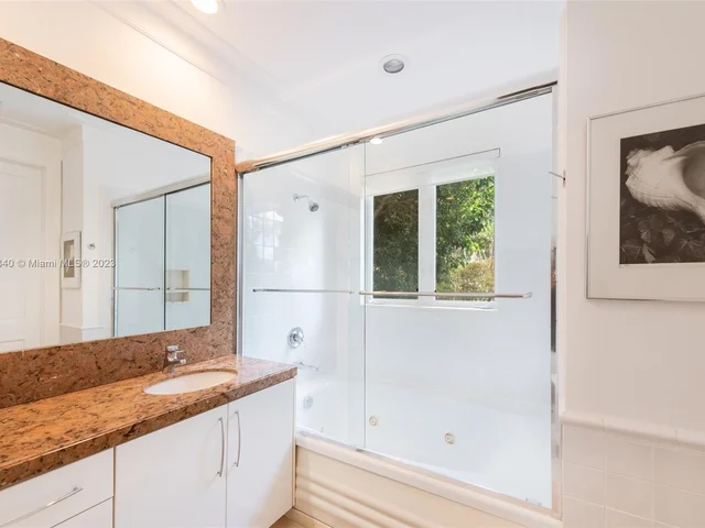 1095 Mariner Dr, Key Biscayne FL 33149