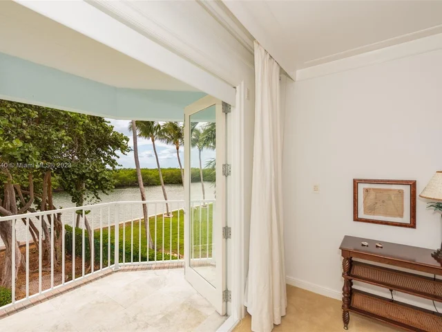 1095 Mariner Dr, Key Biscayne FL 33149