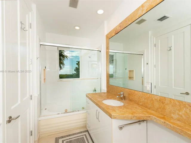 1095 Mariner Dr, Key Biscayne FL 33149