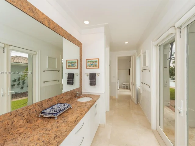 1095 Mariner Dr, Key Biscayne FL 33149