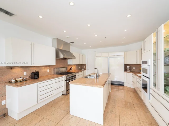 1095 Mariner Dr, Key Biscayne FL 33149