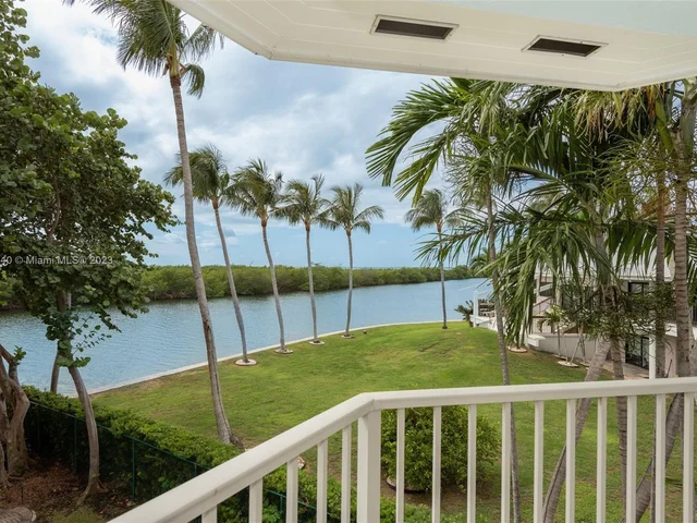 1095 Mariner Dr, Key Biscayne FL 33149