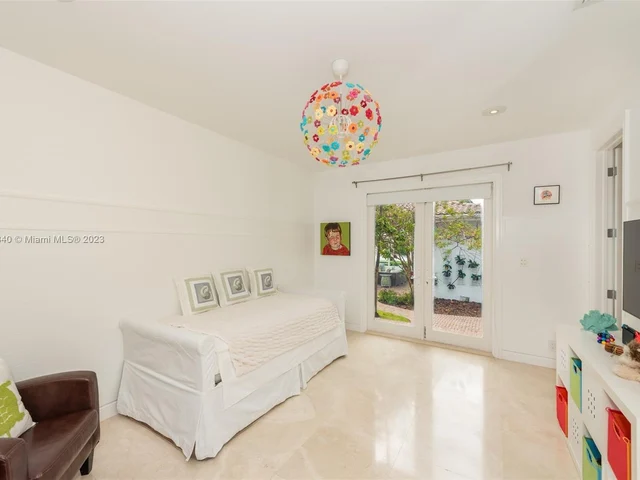 1095 Mariner Dr, Key Biscayne FL 33149