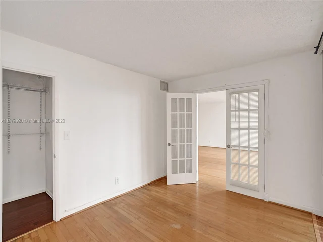 2201 S Ocean Dr # 407, Hollywood FL 33019