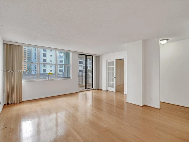 2201 S Ocean Dr # 407, Hollywood FL 33019