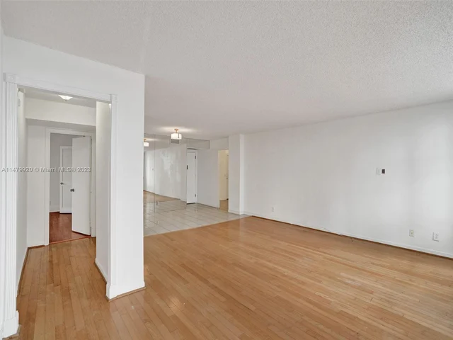 2201 S Ocean Dr # 407, Hollywood FL 33019