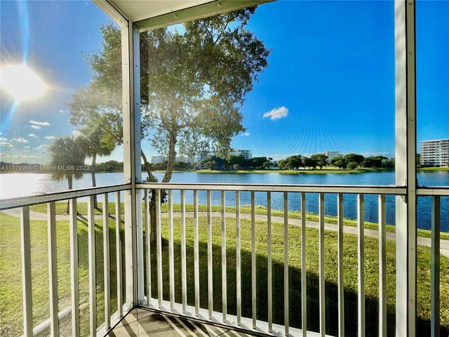 2801 N Palm Aire Dr # 202, Pompano Beach FL 33069