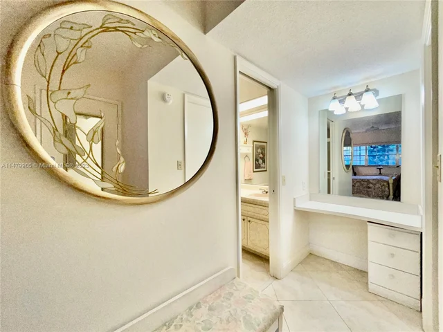 2801 N Palm Aire Dr # 202, Pompano Beach FL 33069