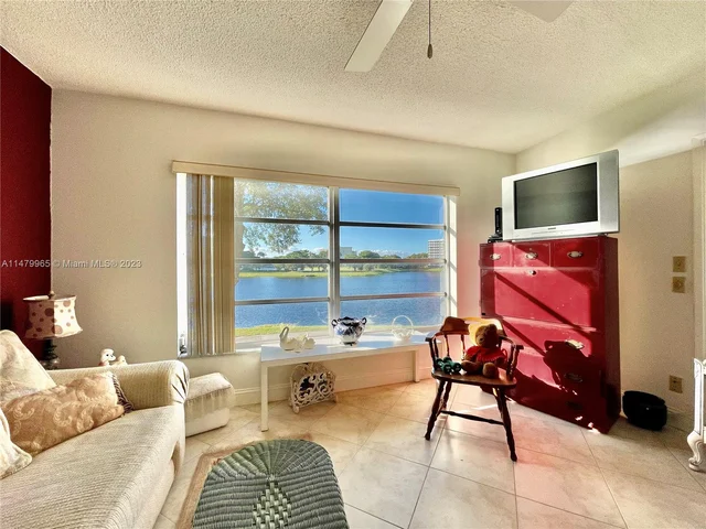 2801 N Palm Aire Dr # 202, Pompano Beach FL 33069