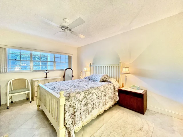 2801 N Palm Aire Dr # 202, Pompano Beach FL 33069