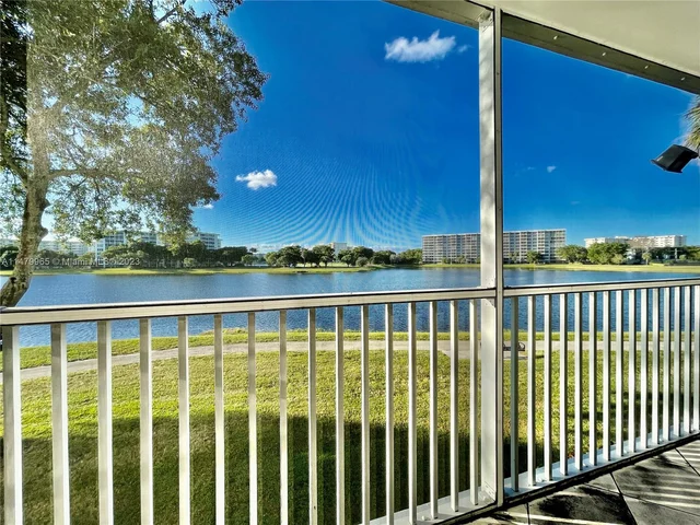 2801 N Palm Aire Dr # 202, Pompano Beach FL 33069