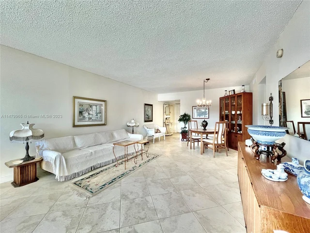2801 N Palm Aire Dr # 202, Pompano Beach FL 33069