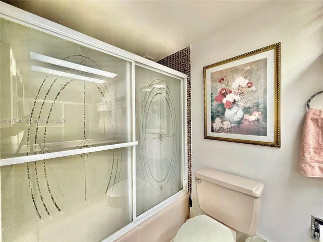 2801 N Palm Aire Dr # 202, Pompano Beach FL 33069