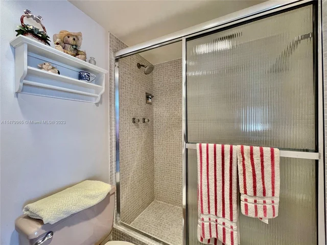 2801 N Palm Aire Dr # 202, Pompano Beach FL 33069