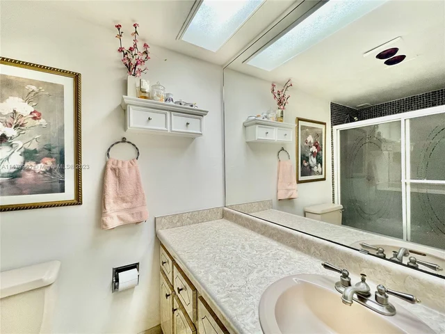 2801 N Palm Aire Dr # 202, Pompano Beach FL 33069