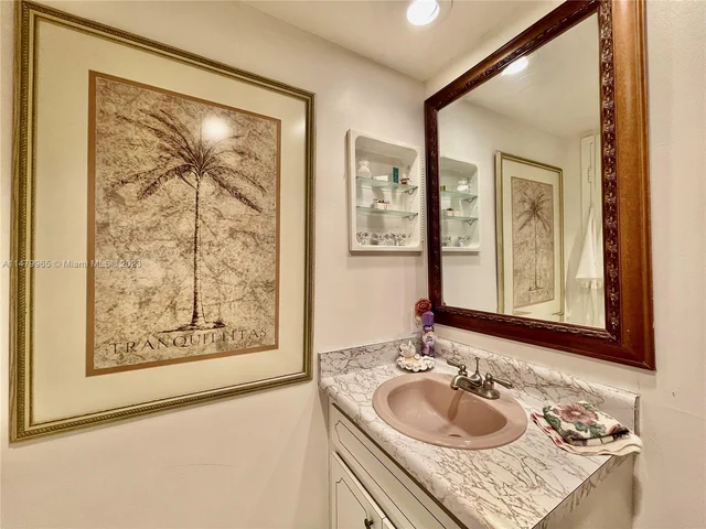 2801 N Palm Aire Dr # 202, Pompano Beach FL 33069