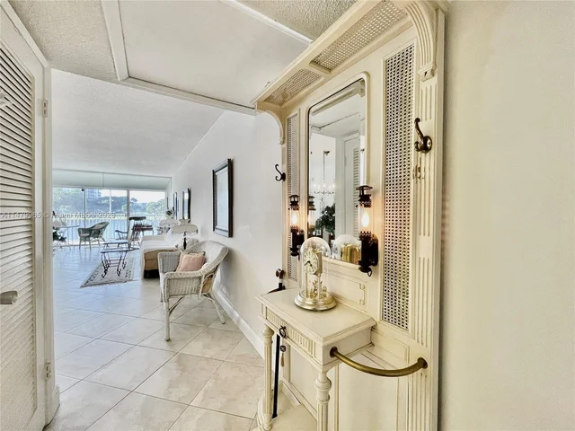 2801 N Palm Aire Dr # 202, Pompano Beach FL 33069