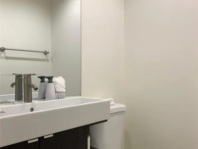 200 177th Dr # 212, Sunny Isles Beach FL 33160