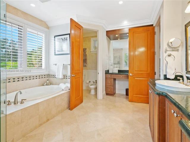 7690 Ponce De Leon Rd, Miami FL 33143