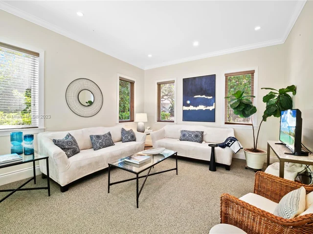 7690 Ponce De Leon Rd, Miami FL 33143