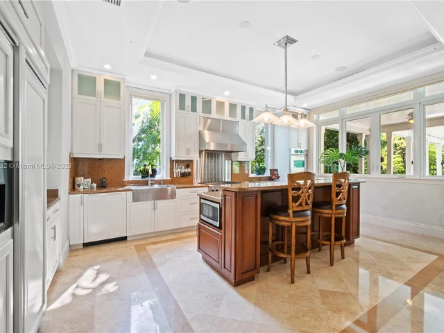 7690 Ponce De Leon Rd, Miami FL 33143