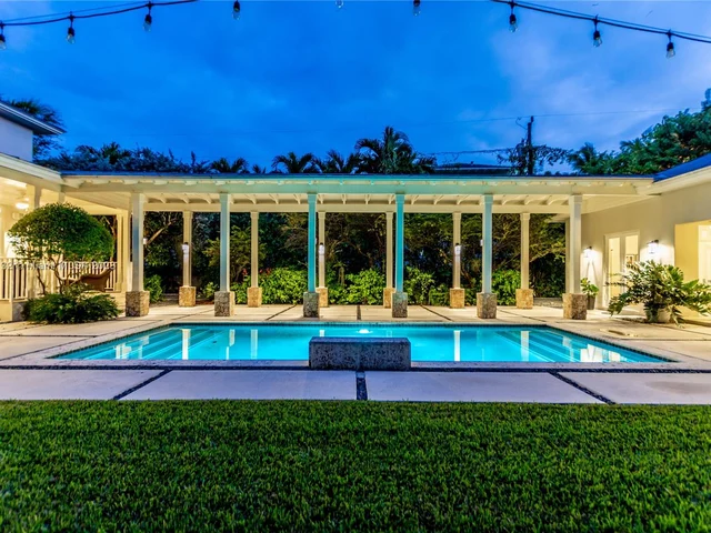 7690 Ponce De Leon Rd, Miami FL 33143