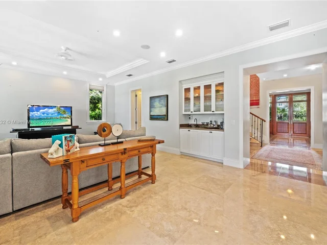 7690 Ponce De Leon Rd, Miami FL 33143