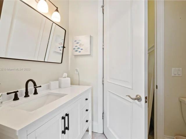 7690 Ponce De Leon Rd, Miami FL 33143