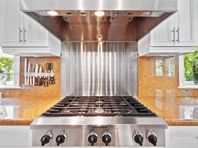 7690 Ponce De Leon Rd, Miami FL 33143