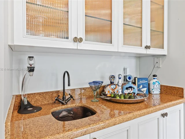 7690 Ponce De Leon Rd, Miami FL 33143