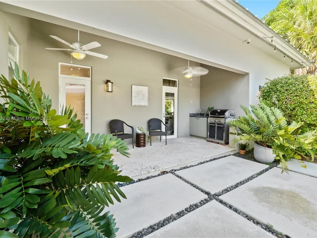 7690 Ponce De Leon Rd, Miami FL 33143