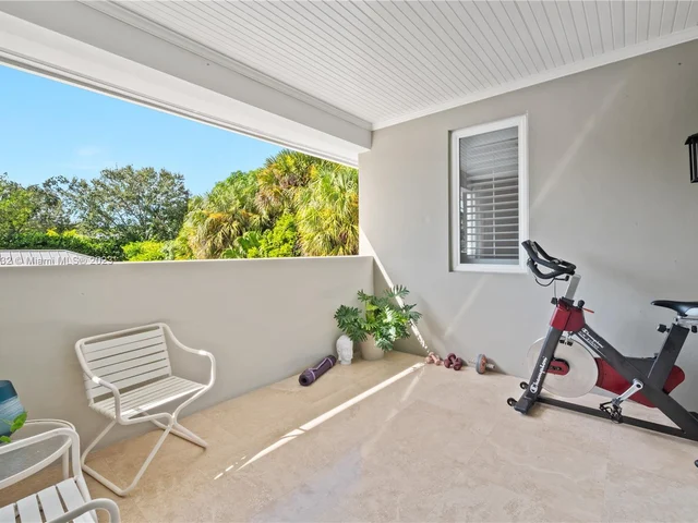 7690 Ponce De Leon Rd, Miami FL 33143