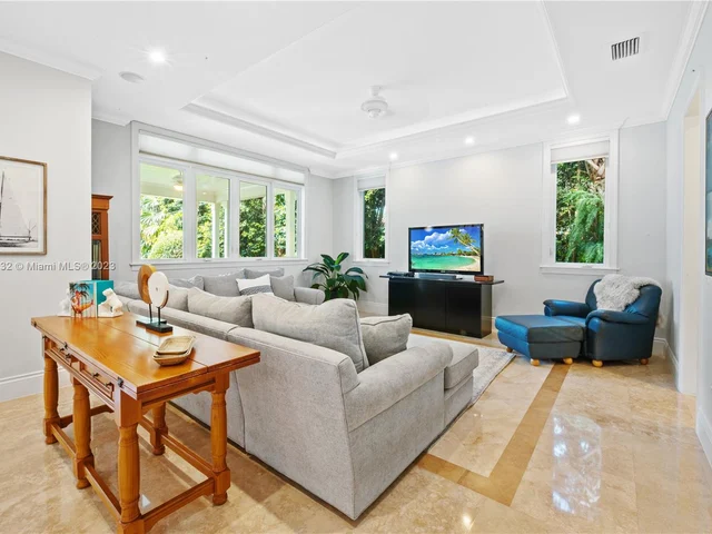 7690 Ponce De Leon Rd, Miami FL 33143