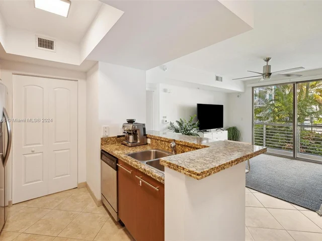 110 Washington Ave # 2420, Miami Beach FL 33139