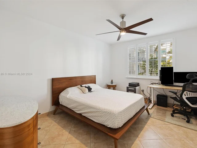 110 Washington Ave # 2420, Miami Beach FL 33139