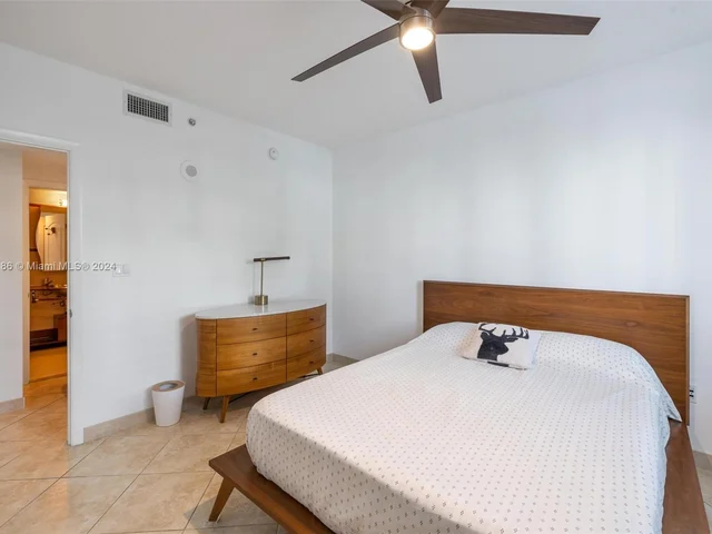 110 Washington Ave # 2420, Miami Beach FL 33139