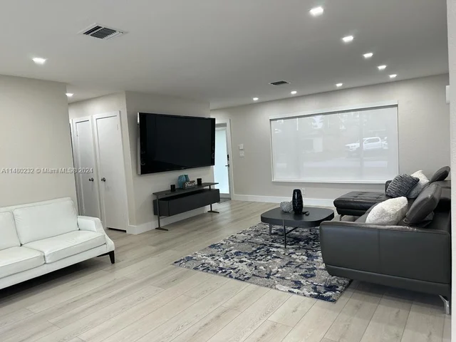 1380 SW 56th Ave, Plantation FL 33317