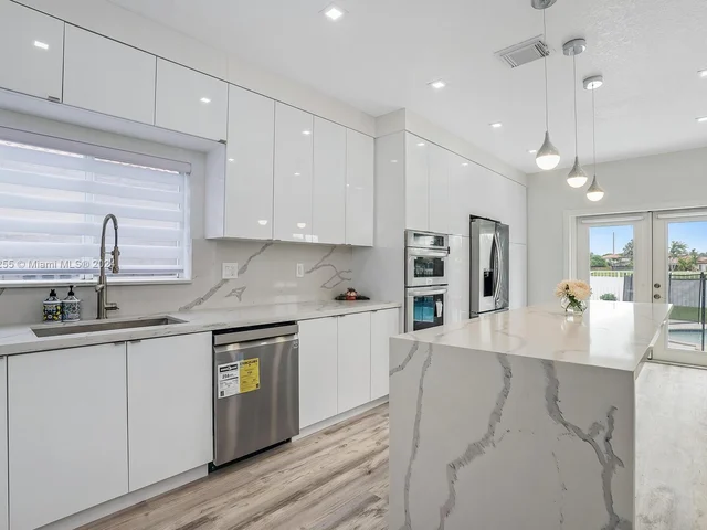 13833 SW 124th Ave Rd, Miami FL 33186