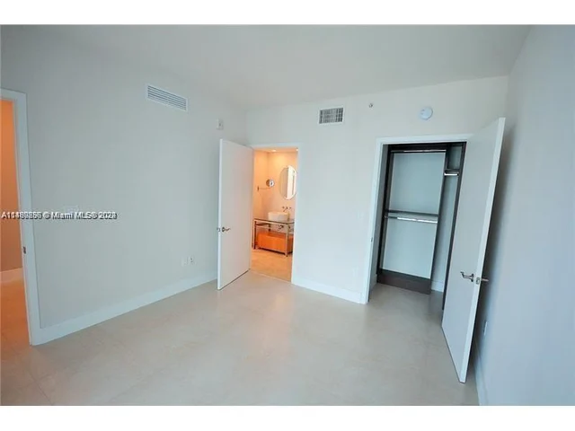 6000 Collins Ave # 528, Miami Beach FL 33140