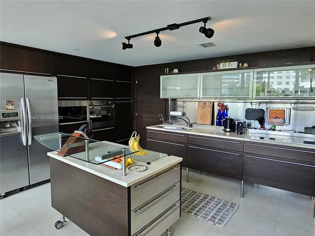 6000 Collins Ave # 528, Miami Beach FL 33140